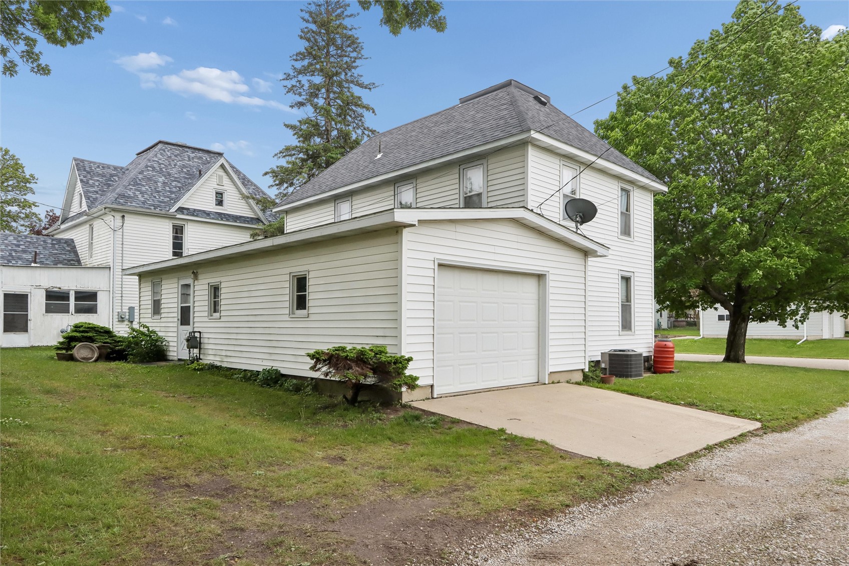 514 Latham Street Walker IA 52352