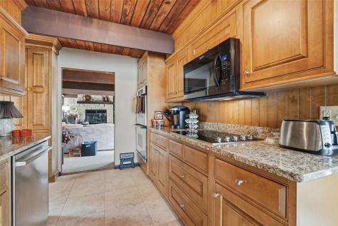 3730 James Lane NE Solon IA 52333