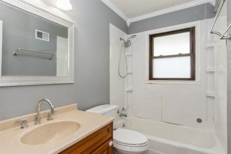 1158 Brown Avenue NE Cedar Rapids IA 52402