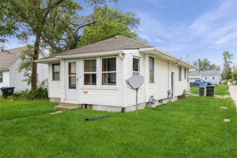 1158 Brown Avenue NE Cedar Rapids IA 52402