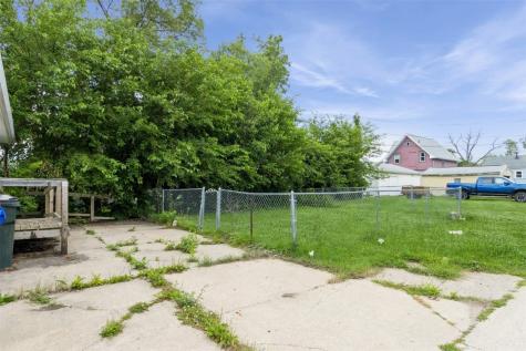 1158 Brown Avenue NE Cedar Rapids IA 52402