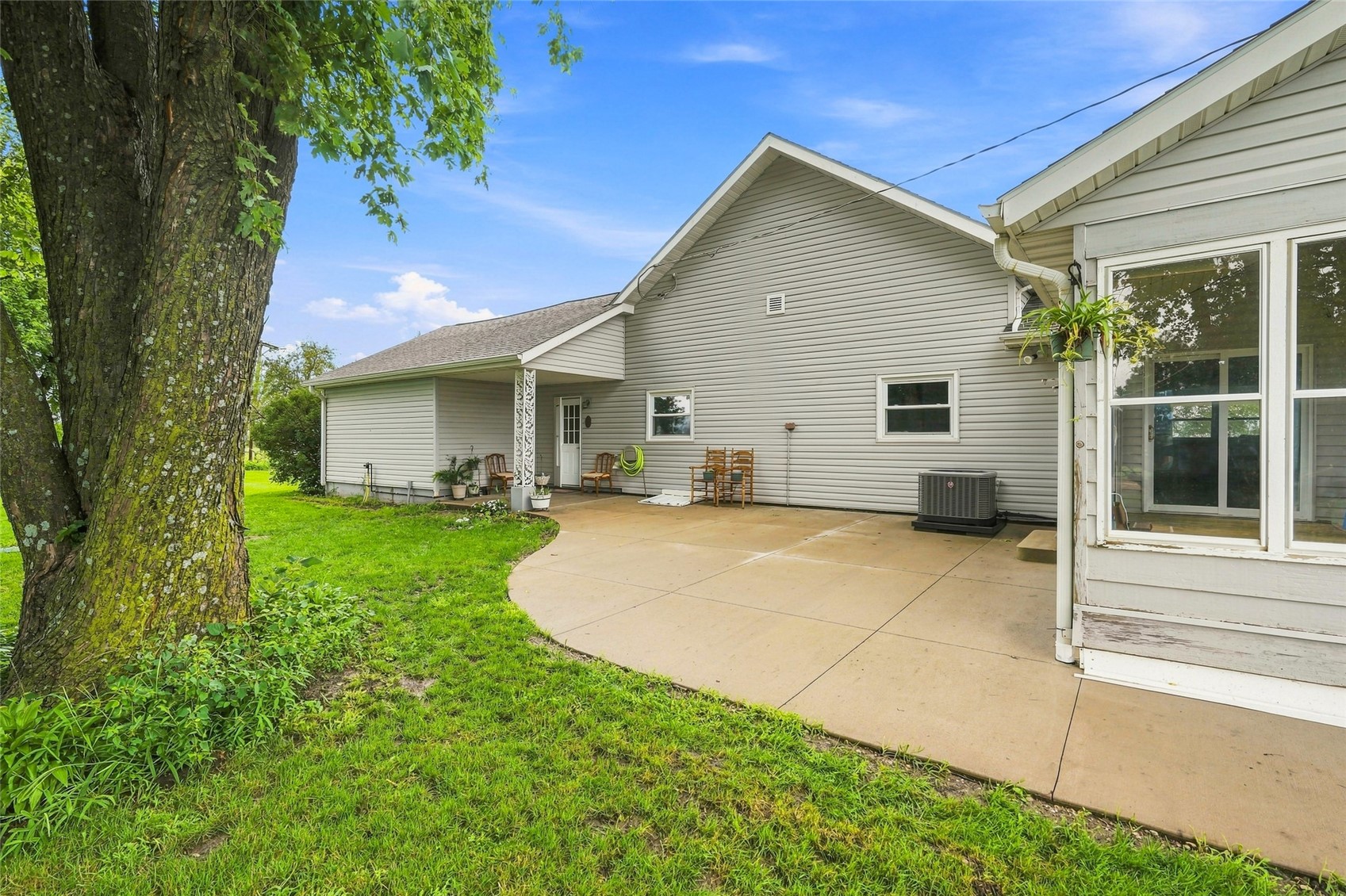 2096 230th Street Washington IA 52353