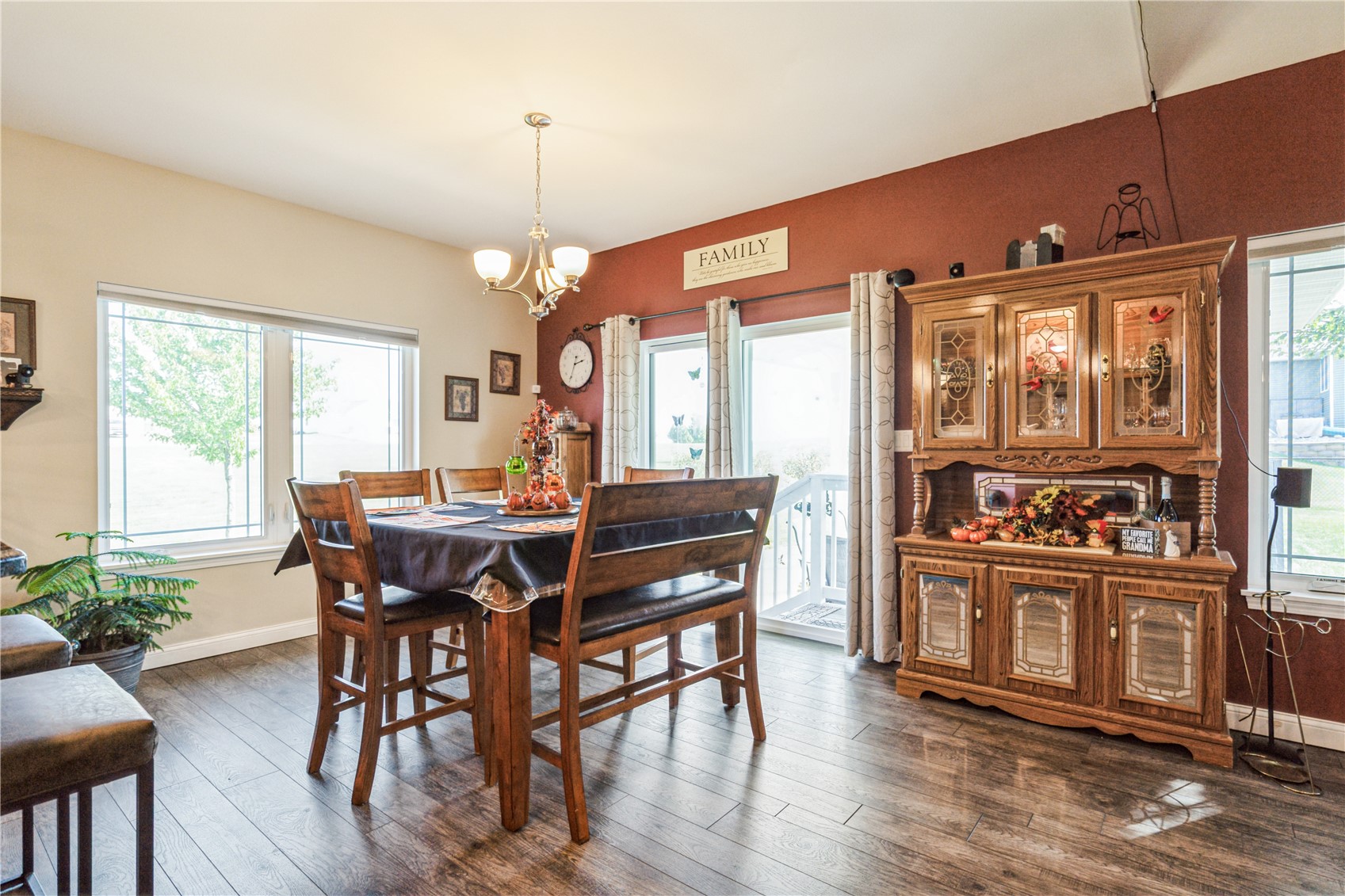 490 Erusha Drive NE Walford IA 52351