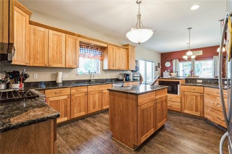 490 Erusha Drive NE Walford IA 52351