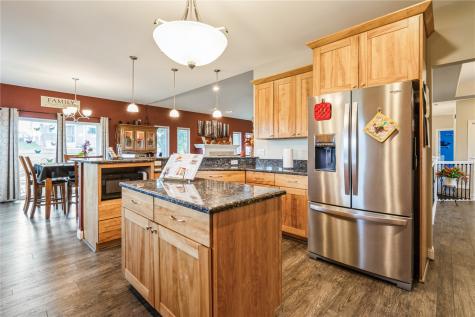 490 Erusha Drive NE Walford IA 52351