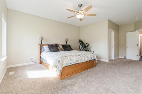 490 Erusha Drive NE Walford IA 52351
