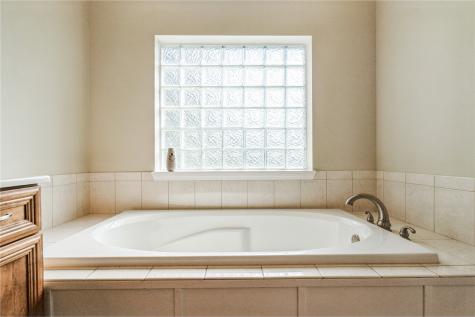 490 Erusha Drive NE Walford IA 52351