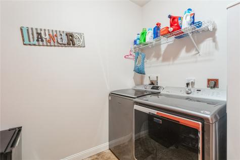 490 Erusha Drive NE Walford IA 52351