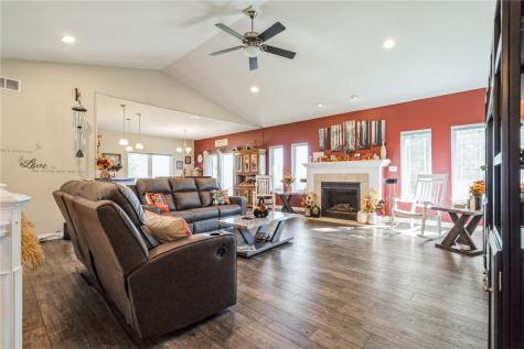 490 Erusha Drive NE Walford IA 52351
