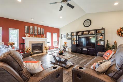 490 Erusha Drive NE Walford IA 52351