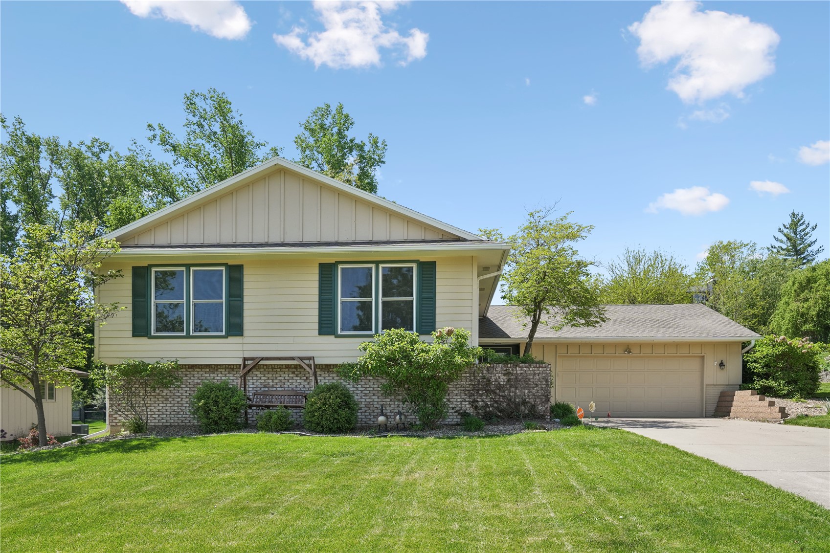 5201 Broadlawn Drive SE Cedar Rapids IA 52403