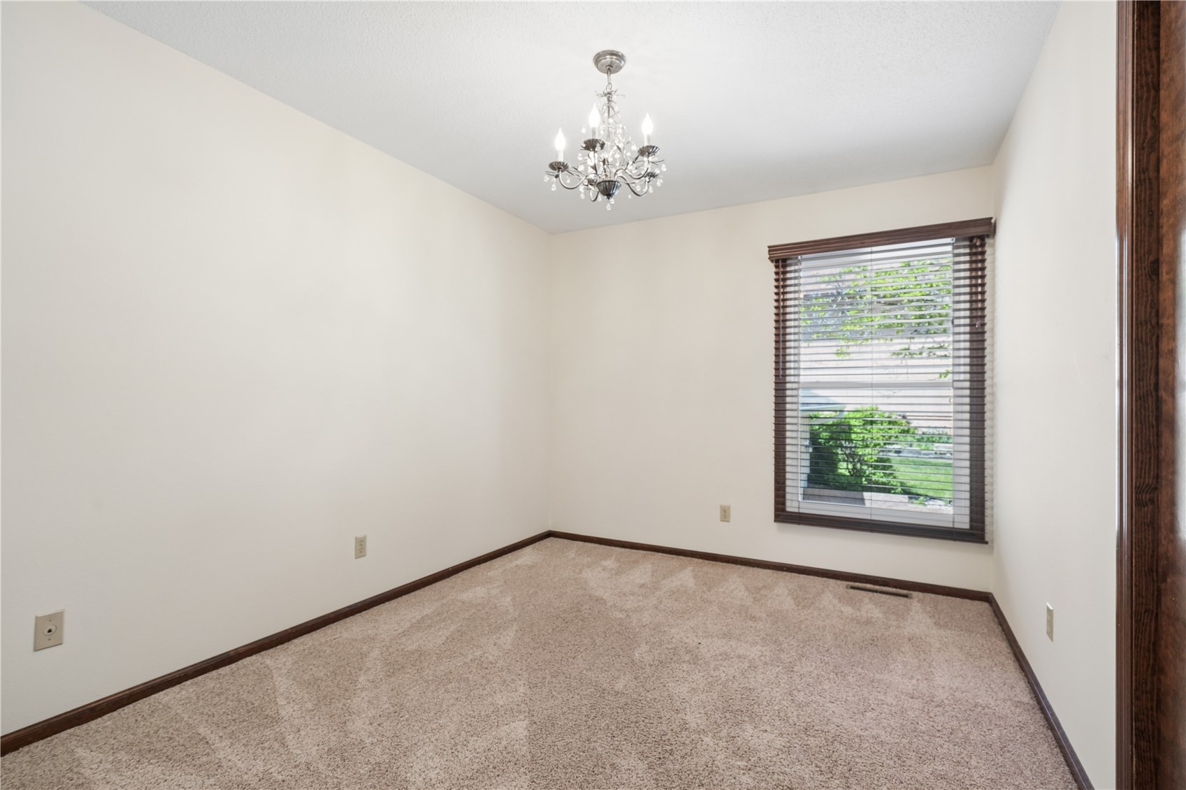 5201 Broadlawn Drive SE Cedar Rapids IA 52403