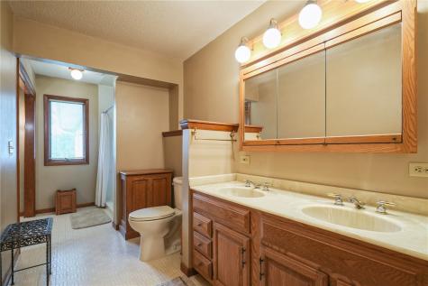 4906 Longview Drive SW Fairfax IA 52228
