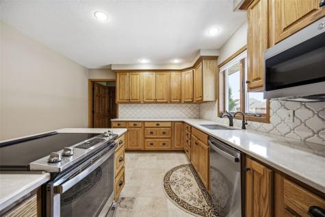 300 N 15th Avenue Hiawatha IA 52233