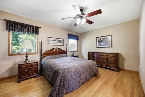 300 N 15th Avenue Hiawatha IA 52233