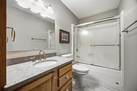 300 N 15th Avenue Hiawatha IA 52233