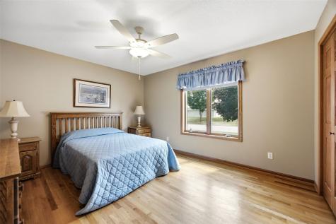 300 N 15th Avenue Hiawatha IA 52233