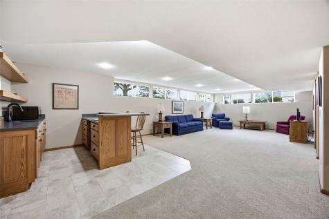 300 N 15th Avenue Hiawatha IA 52233