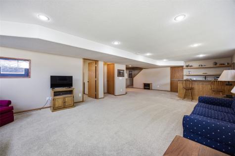 300 N 15th Avenue Hiawatha IA 52233