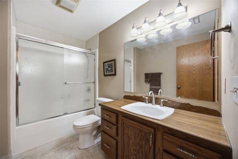300 N 15th Avenue Hiawatha IA 52233