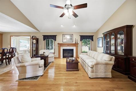 300 N 15th Avenue Hiawatha IA 52233