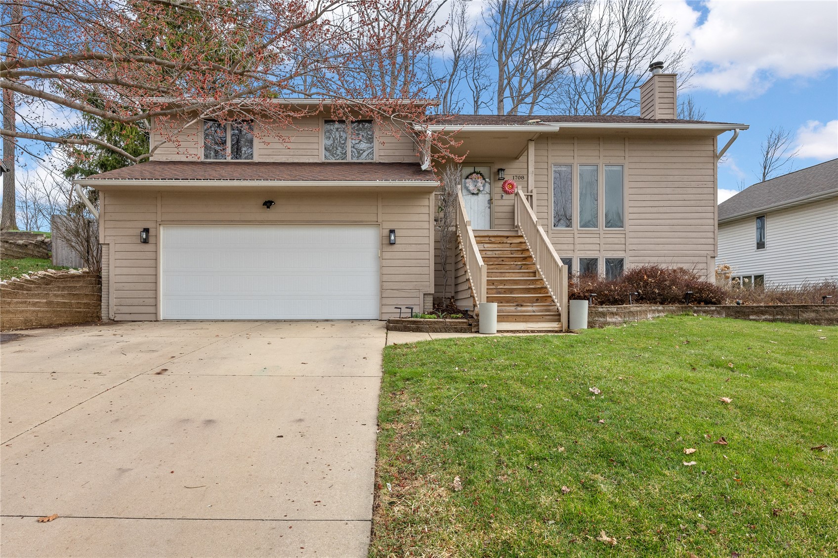 1708 Whitters Way NW Cedar Rapids IA 52405