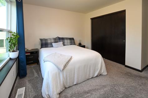 2065 Rosewood Drive NW Cedar Rapids IA 52405