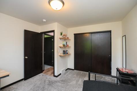 2065 Rosewood Drive NW Cedar Rapids IA 52405