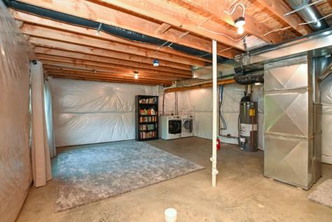 2065 Rosewood Drive NW Cedar Rapids IA 52405