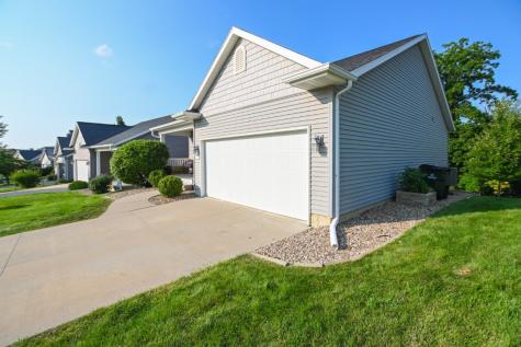 2065 Rosewood Drive NW Cedar Rapids IA 52405