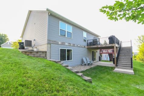 2065 Rosewood Drive NW Cedar Rapids IA 52405