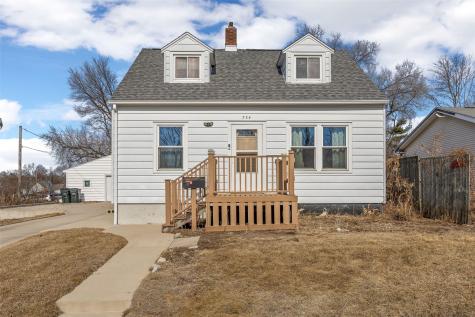 734 34TH Street NE Cedar Rapids IA 52402