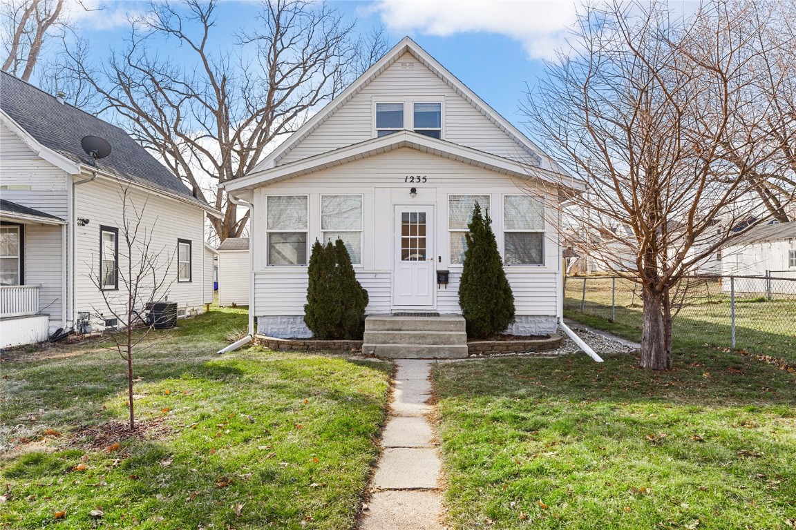 1235 18th Avenue SW Cedar Rapids IA 52404