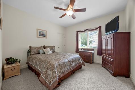 555 Evergreen Robins IA 52328