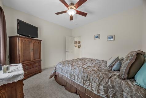 555 Evergreen Robins IA 52328