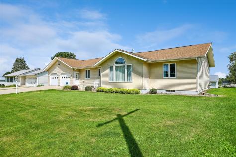 309 Cross Street SE Blairstown IA 52209