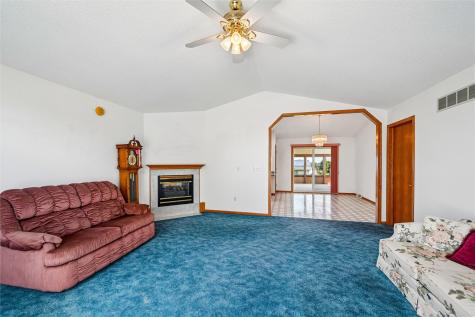 309 Cross Street SE Blairstown IA 52209
