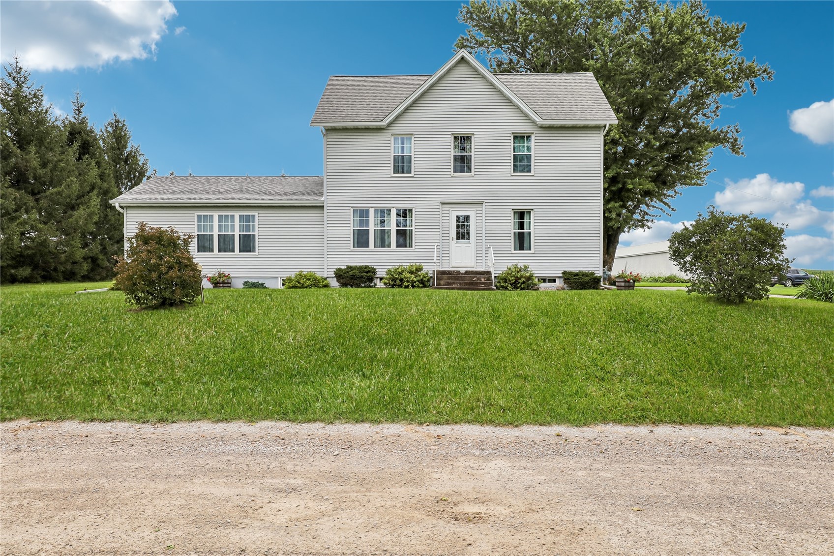 1056 R Avenue Marengo IA 52301