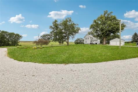 1056 R Avenue Marengo IA 52301