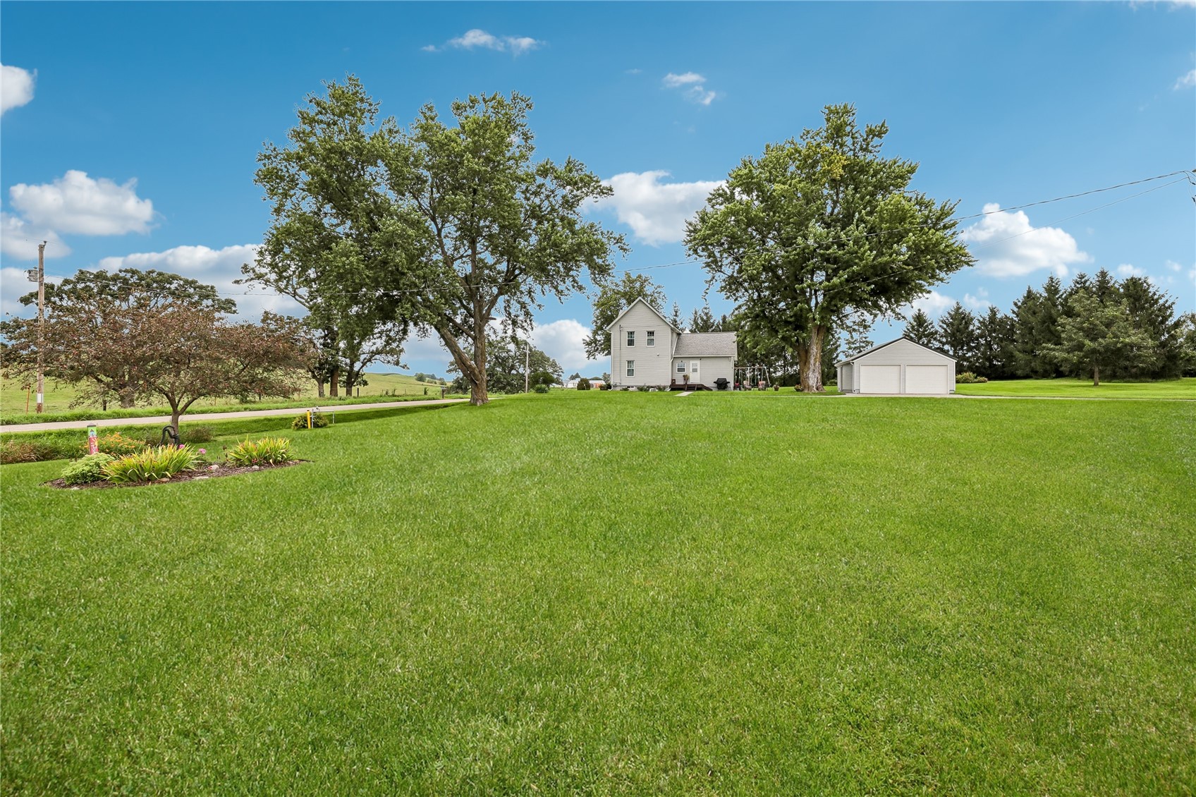 1056 R Avenue Marengo IA 52301