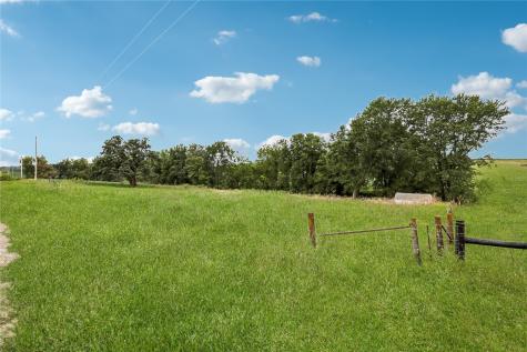 1056 R Avenue Marengo IA 52301
