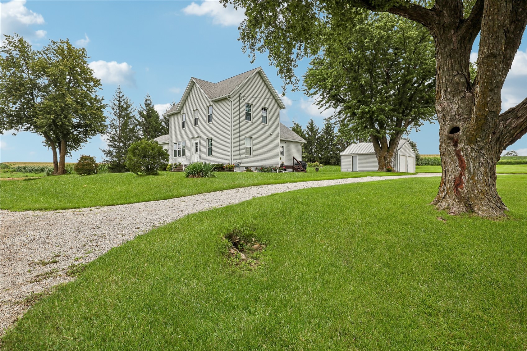 1056 R Avenue Marengo IA 52301