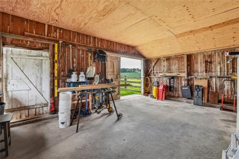 1056 R Avenue Marengo IA 52301