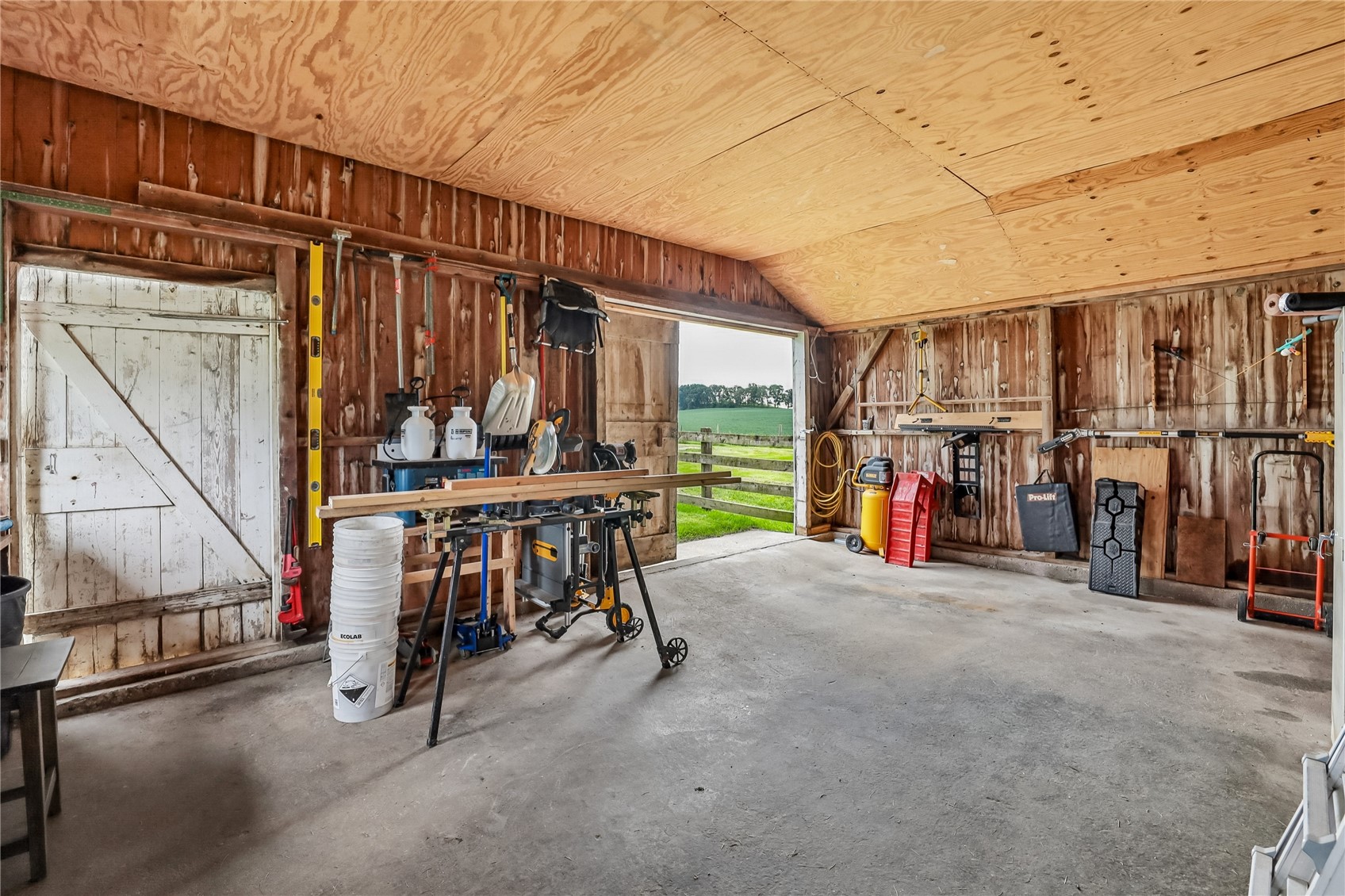 1056 R Avenue Marengo IA 52301