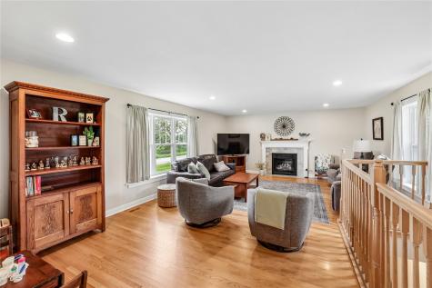 1056 R Avenue Marengo IA 52301