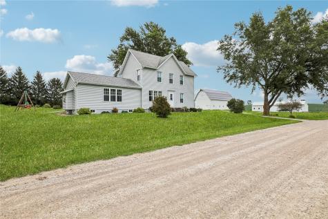 1056 R Avenue Marengo IA 52301