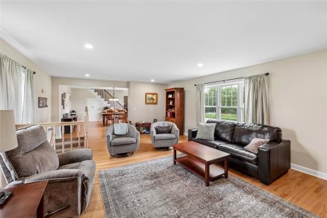 1056 R Avenue Marengo IA 52301