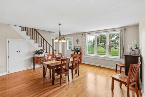 1056 R Avenue Marengo IA 52301