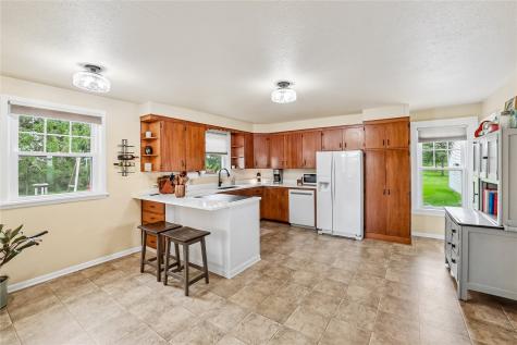 1056 R Avenue Marengo IA 52301
