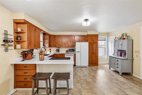 1056 R Avenue Marengo IA 52301